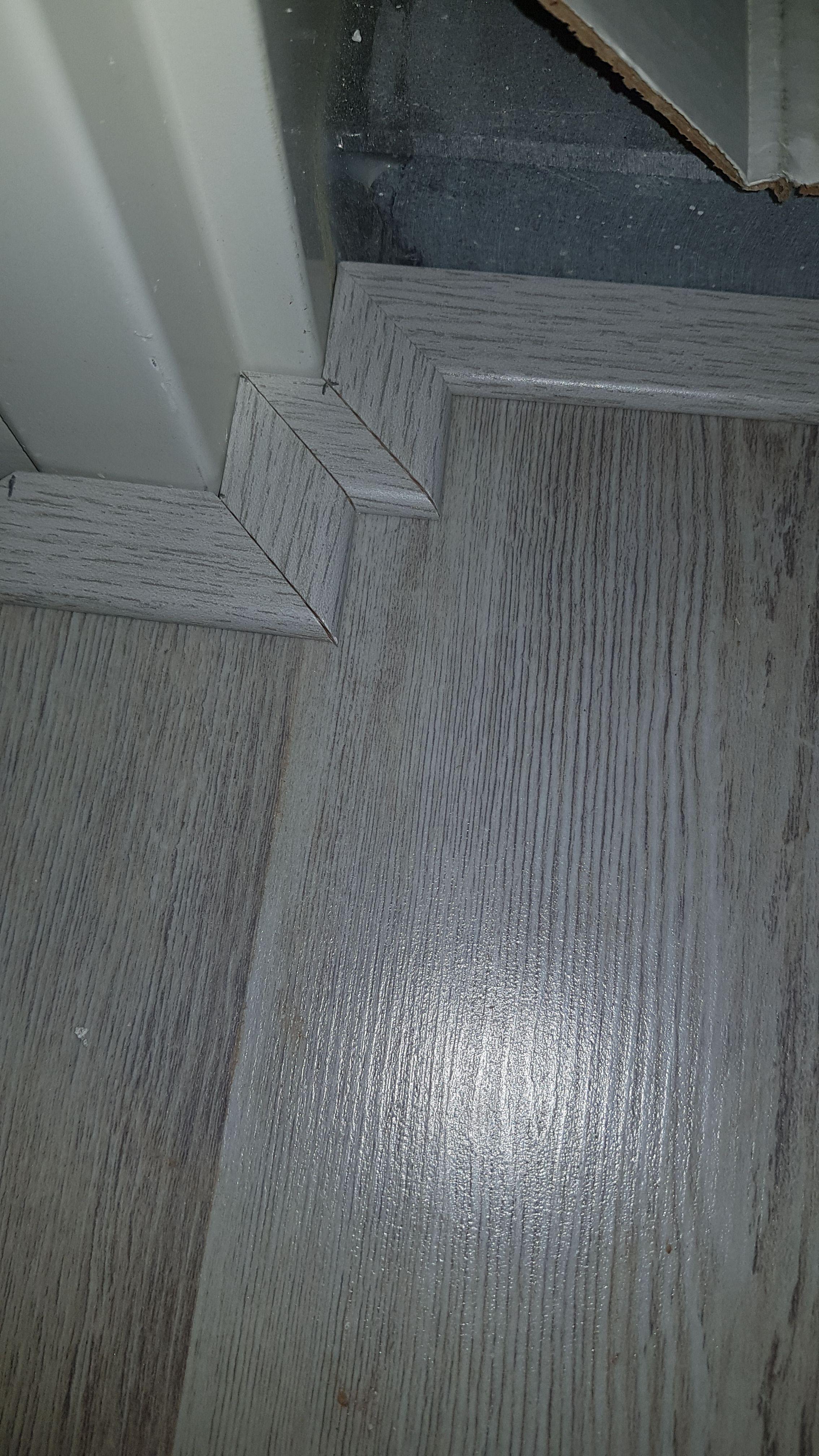 Detail van afgewerkte plinten